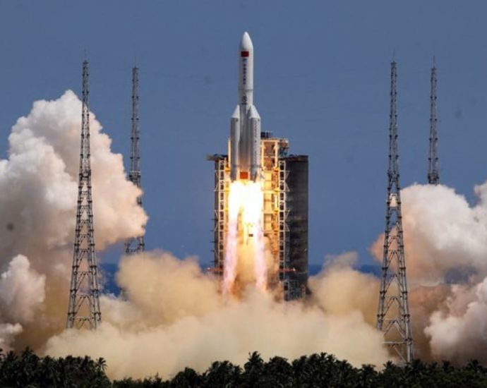 Chinese rocket falls to Earth, NASA says Beijing did not share information