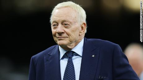 Dallas Cowboys owner Jerry Jones apologizes for using derogatory term for little people