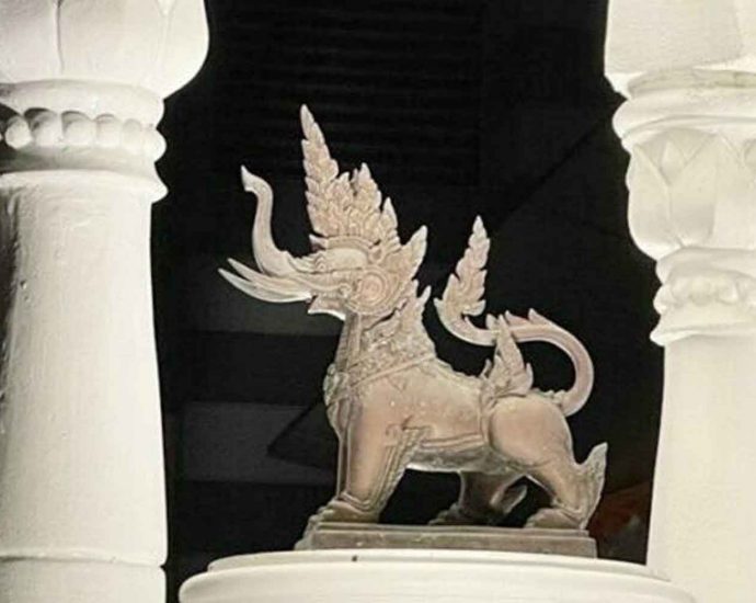 Defence Ministry effigy stolen