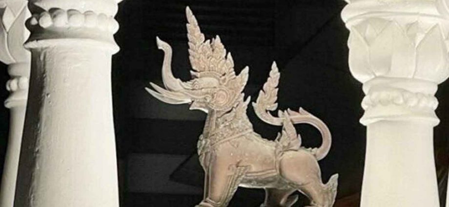 Defence Ministry effigy stolen