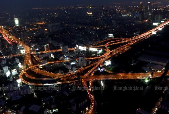 New rule caps cars at under 100kph on expressways