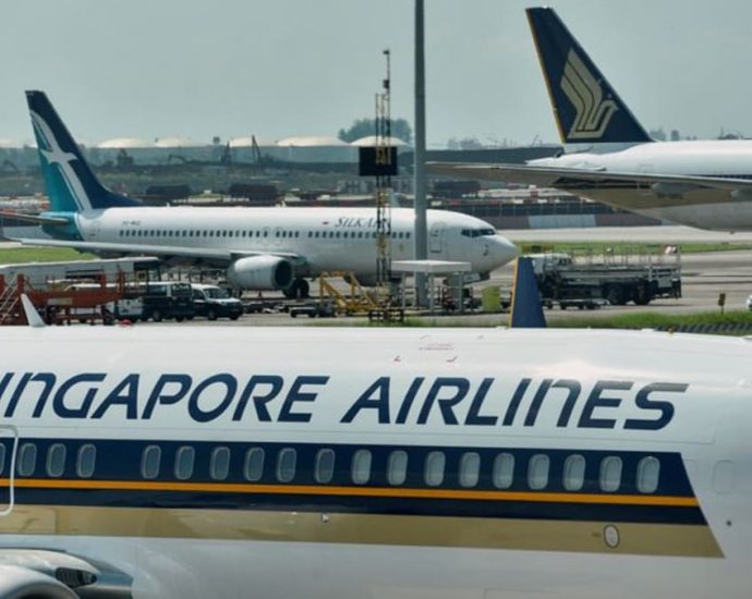 Singapore Airlines swings to profit as passenger traffic improves