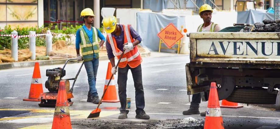 Total employment in Singapore grows, with foreign workers returning after borders reopen