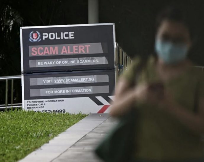 1,098 people in SG lose at least S.5mil to scammers pretending to be friends