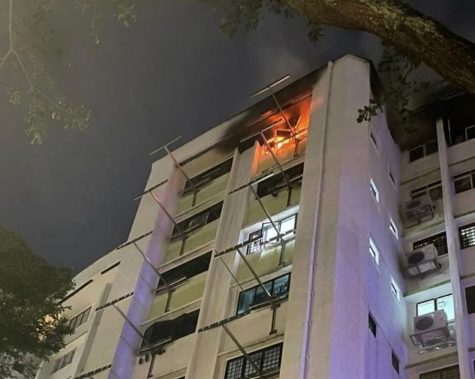 3 people rescued from fire in Jurong East flat