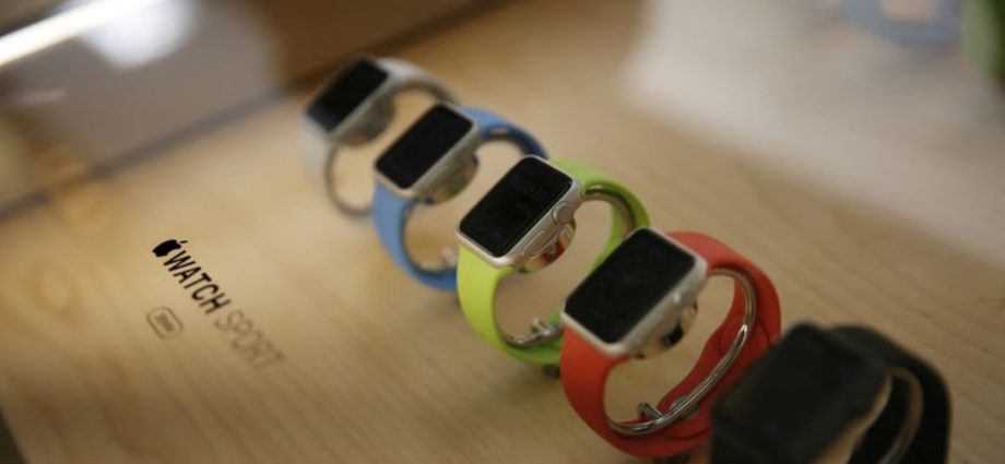 Apple suppliers to make Apple Watch and MacBook in Vietnam: Report