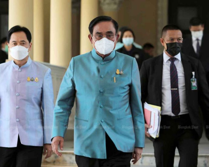 Cabinet, Prayut to stay despite court decision, says Wissanu