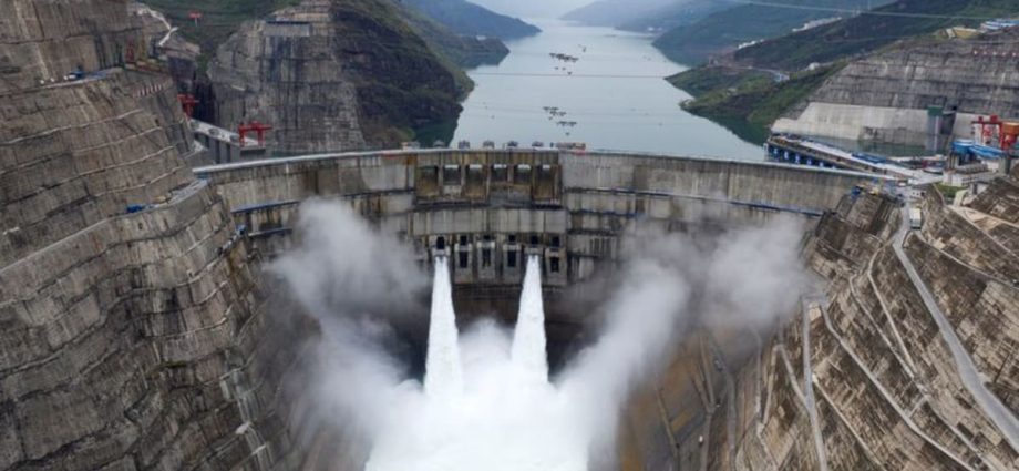 China’s Sichuan limits power to homes, offices amid extreme heat