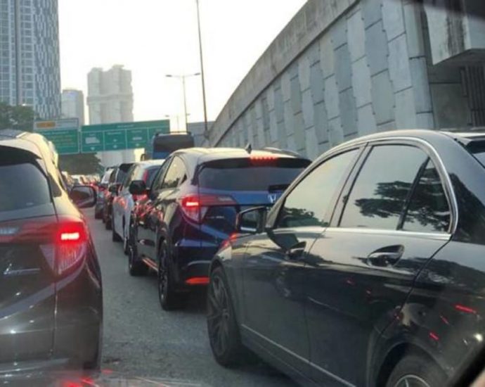 Commentary: Jams, queue-cutting unavoidable at Singapore-Malaysia land checkpoints – so why lose your cool?