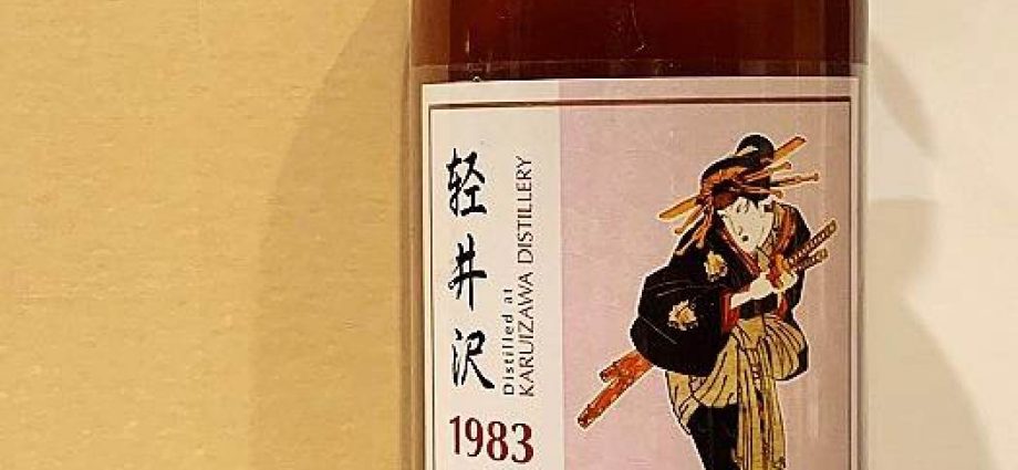 Con artist swindles Hong Kong man out of HK$115,000 (RM65,495), whisky bottle worth HK$75,000 (RM42,709) in cheque fraud case