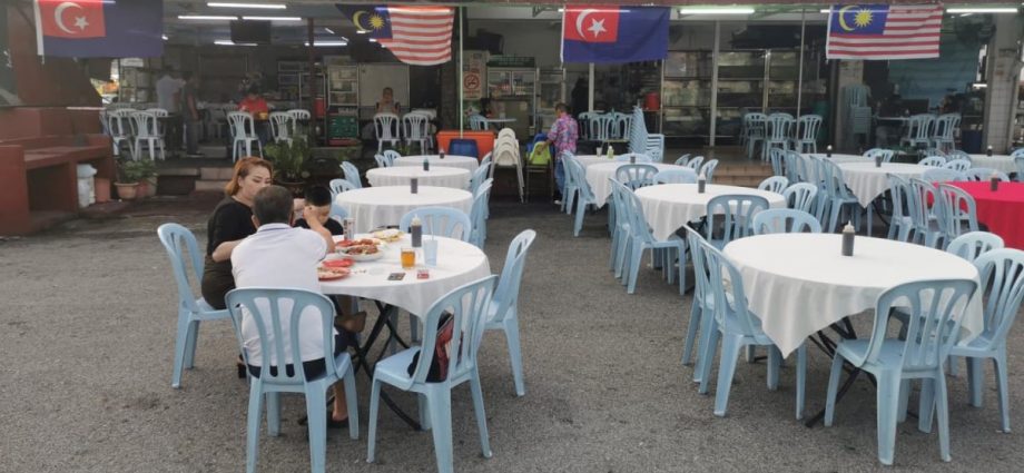 Costlier roti canai, Ramly burgers: Locals in JB tighten their belts as eateries hike prices