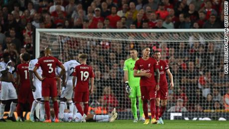 Darwin Núñez sent off after headbutt as Liverpool frustrated by Crystal Palace