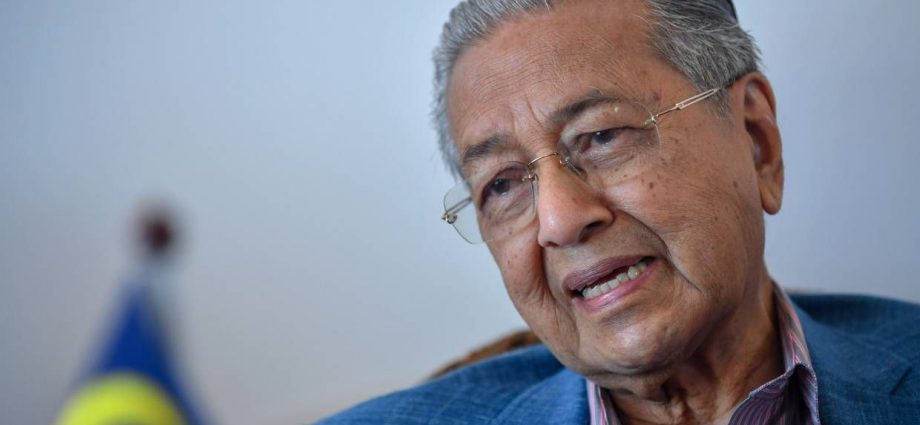 Dr M claims Najib's lengthy SRC trial, appeal may have led to delays in other cases