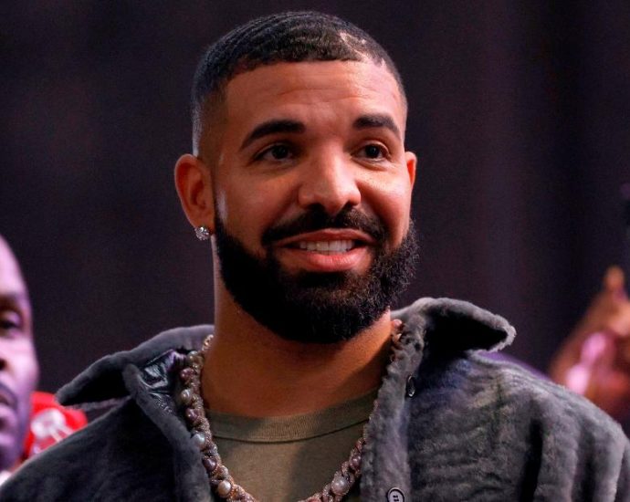 Drake says he’s tested positive for Covid and postpones Young Money Reunion show