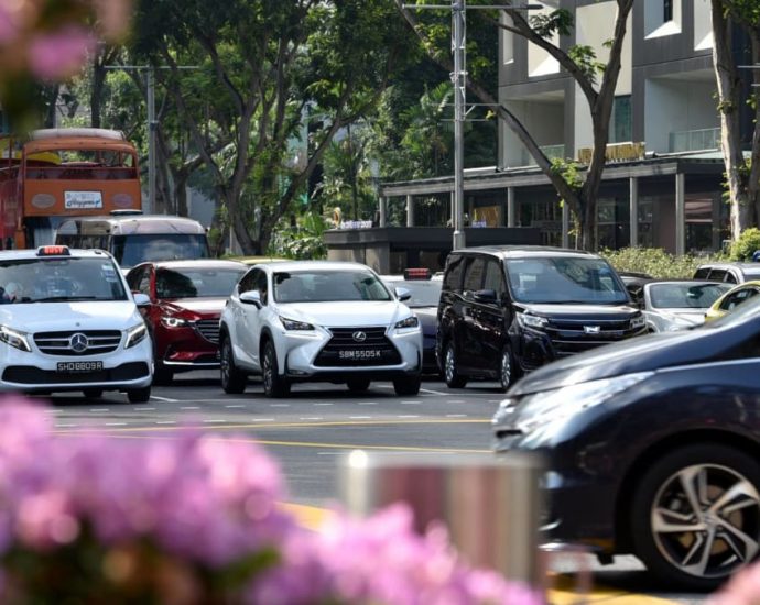 Gojek, Premier Taxis encourage passengers and drivers to wear masks although no longer mandatory