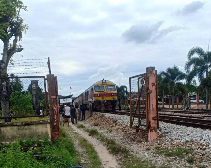 Gunshots fired at passenger train in far South