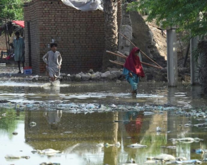 Huge relief operation under way as Pakistan flood death toll rises