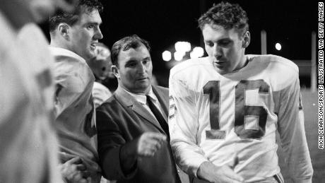 Len Dawson, Hall of Fame quarterback who led Kansas City Chiefs to first Super Bowl title, has died at 87