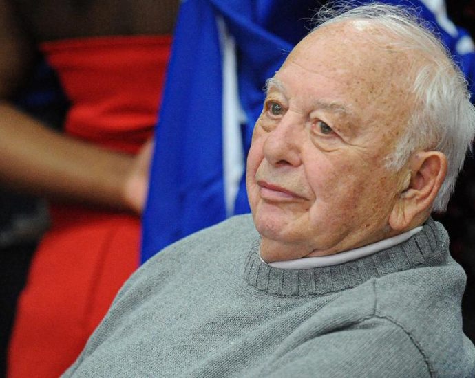 Longtime Princeton basketball coach Pete Carril dies at 92