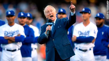 Los Angeles Dodgers pay tribute to legendary broadcaster Vin Scully