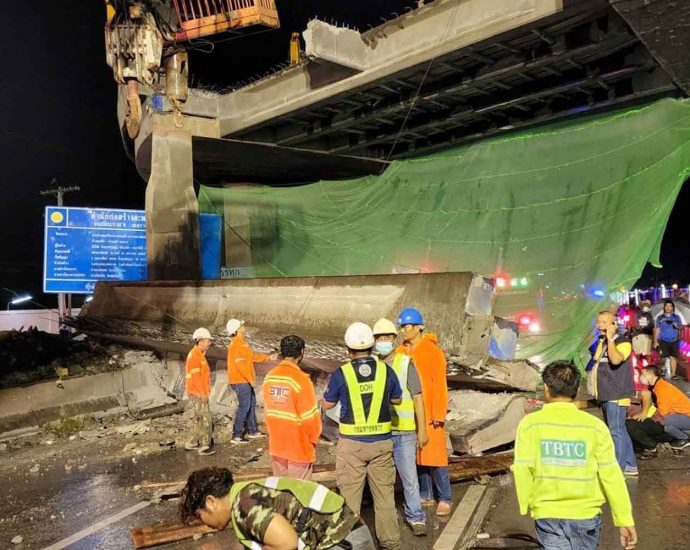 Minister suspects human error in fatal bridge collapse