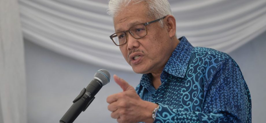 MM2H: 267 new applications, 1,461 withdrawals since September 2021, says Hamzah
