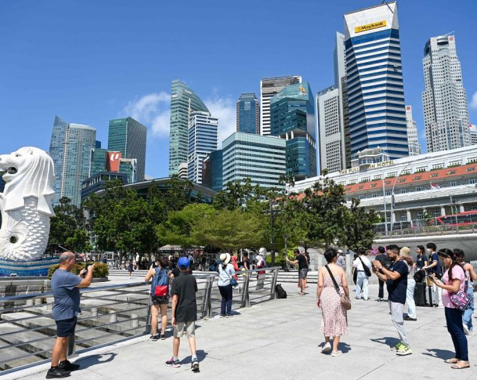 Most workers in Singapore want a four-day week, survey finds