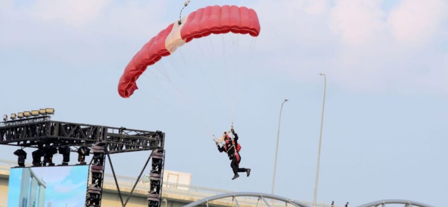 NDP skydiving displays can challenge even the best of parachutists, say former commandos