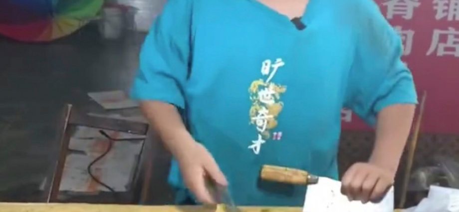 ‘No sweet without sweat’: boy, 11, helping single dad run food stands for 17 hours a day during holidays praised for maturity, starts childhood debate online