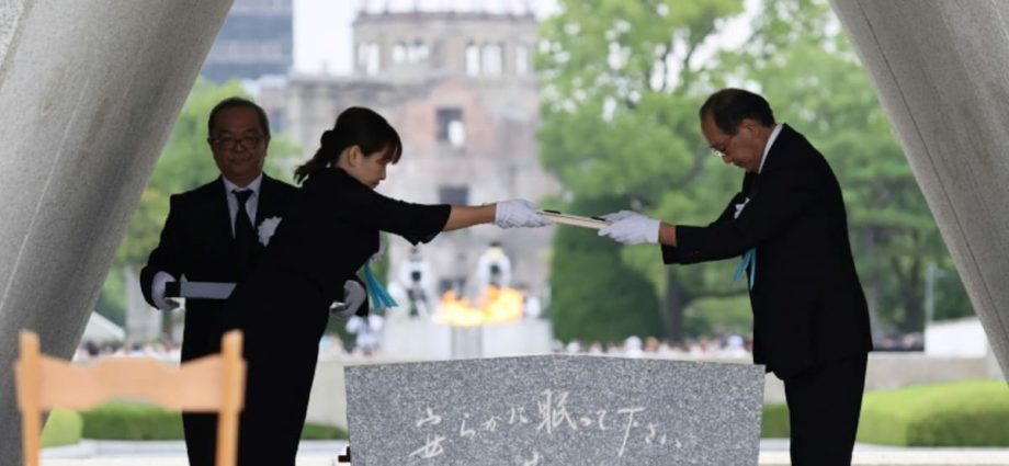 Nuclear weapons a ‘loaded gun’, UN chief warns in Hiroshima