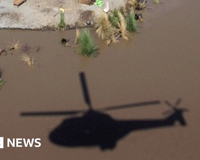 Pakistan floods: Hundreds of people rescued in airlifts