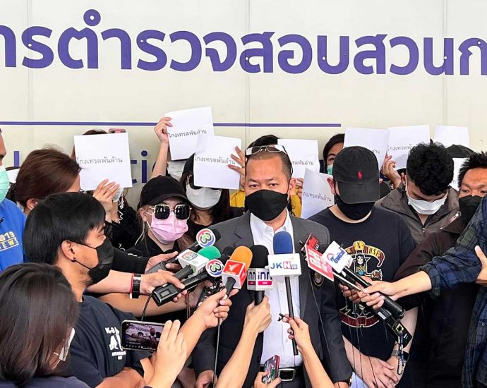 ‘Popular YouTuber’ accused of B2bn investment fraud