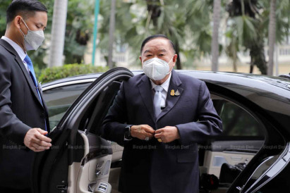 Prawit begins caretaker duty