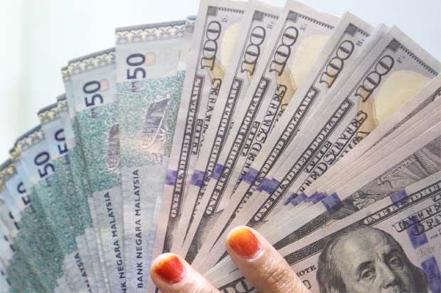 Ringgit ends lower against US dollar