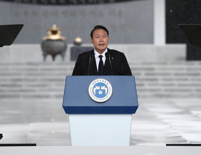 S.Korea urges improved ties with Japan on freedom anniversary