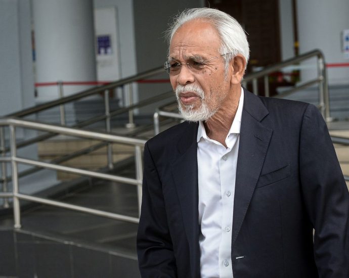 Shahrir received a cheque of RM1mil from Najib, bank manager tells court