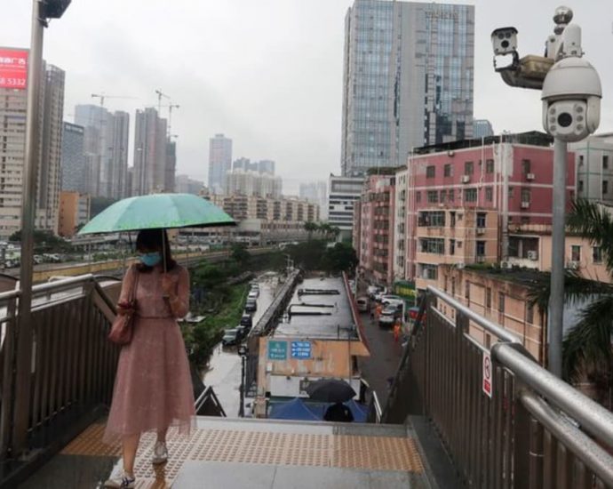 Tropical storm Ma-on barrels towards Hong Kong, Guangdong province