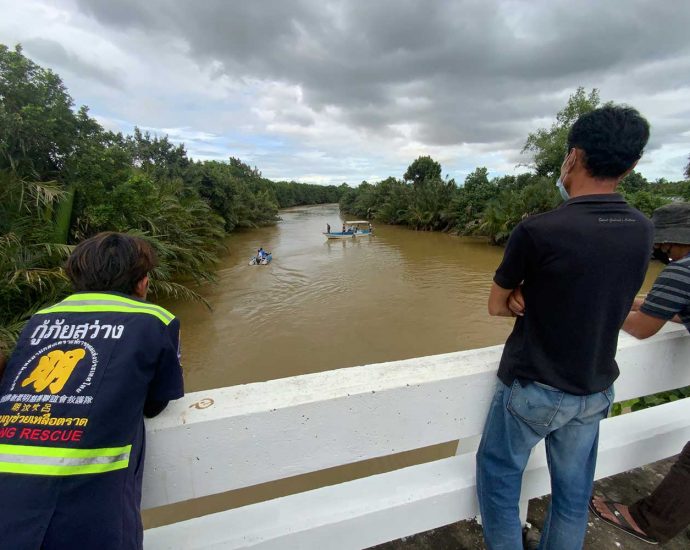 Two teachers jump off bridge, leave farewell letters behind in Trat