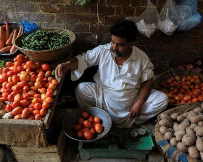 Vegetable prices spike in flood-hit Pakistan as food crisis looms