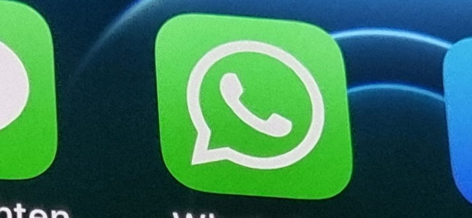 Want to leave a group chat on the sly? WhatsApp is working on it