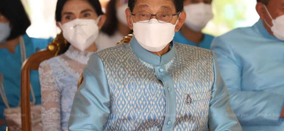 Wissanu: Prayut can still be caretaker PM