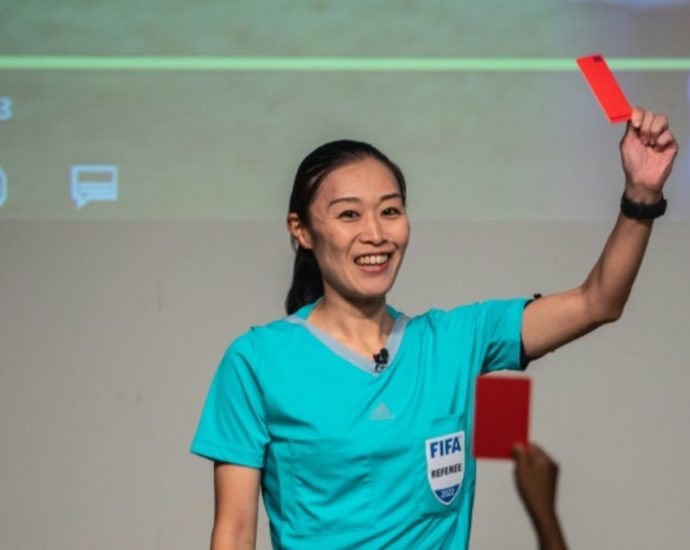 Yamashita becomes Japan's first woman pro referee
