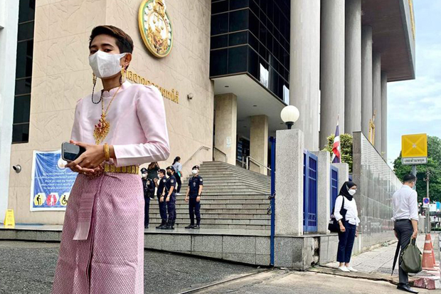 Activist jailed for Thai costume imitating highest institution