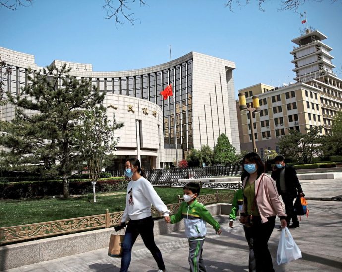 China c.bank pauses monetary easing, partially rolls policy loan, keeps rate unchanged