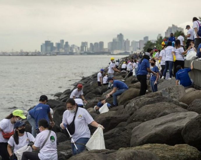 Cleanup day comes to Philippine capital’s polluted bay