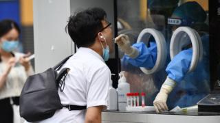 Covid in China: Chengdu lockdown after outbreak