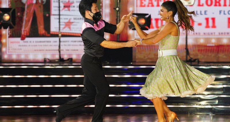 'Dancing with the Stars' elimination comes down to tie-breaking vote