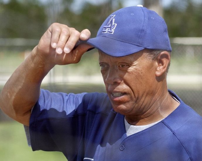 Dodgers great and stolen-base champ Maury Wills dead at age 89