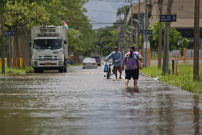 Flood-hit parts of Bangkok to be declared disaster zones