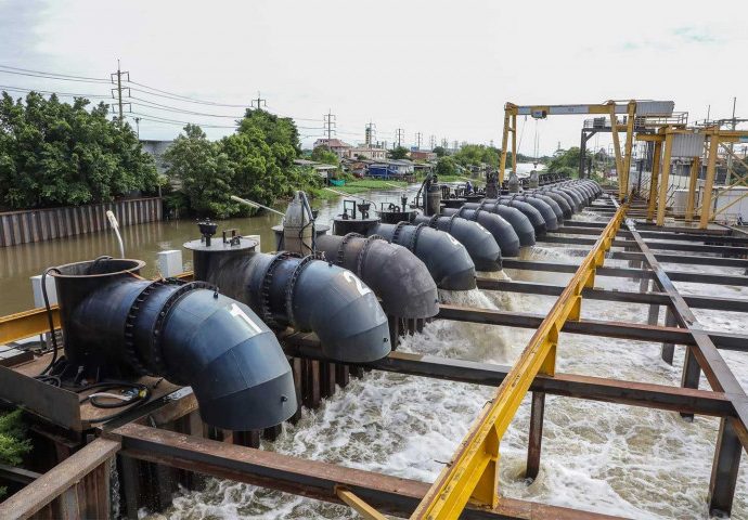 Floods receding in Rangsit, Pathum Thani